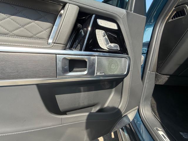 Gクラス G450d ローンチエディション ディーゼルターボ 4WD AMGラインエクステリア ボディオプションカラー Burmester3Dサラウンドシステム ボディ同色スペアタイヤリング ガラススライディングルーフ(64枚目)
