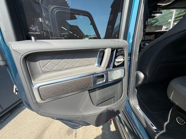 Gクラス G450d ローンチエディション ディーゼルターボ 4WD AMGラインエクステリア ボディオプションカラー Burmester3Dサラウンドシステム ボディ同色スペアタイヤリング ガラススライディングルーフ(65枚目)