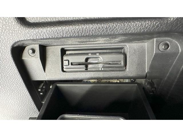 エルグランド ２５０ハイウェイスターＳ　アーバンクロム　ＣＶＴＦ圧送交換　シートカバー　エンジンスラッジナイザー施工　エアコンフラッシング　ウォターポンプ交換　サーモスタット交換　ＬＬＣ交換　補器ベルト交換　ベルトテンショナー交換　プラグ交換　スロットル清（24枚目）