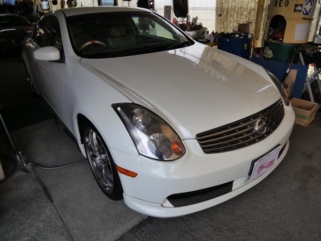 スカイライン ３５０ＧＴ　プレミアム　７０ｔｈ－ＩＩ　後期用純正１９インチアルミホイール　本革パワーシート　シートヒーター　ＥＴＣ　車高調　社外マフラー　ＢＯＳＥサウンド　キーレスエントリー（4枚目）