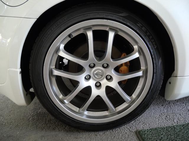 スカイライン ３５０ＧＴ　プレミアム　７０ｔｈ－ＩＩ　後期用純正１９インチアルミホイール　本革パワーシート　シートヒーター　ＥＴＣ　車高調　社外マフラー　ＢＯＳＥサウンド　キーレスエントリー（10枚目）