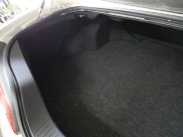 スカイライン ３５０ＧＴ　プレミアム　７０ｔｈ－ＩＩ　後期用純正１９インチアルミホイール　本革パワーシート　シートヒーター　ＥＴＣ　車高調　社外マフラー　ＢＯＳＥサウンド　キーレスエントリー（29枚目）