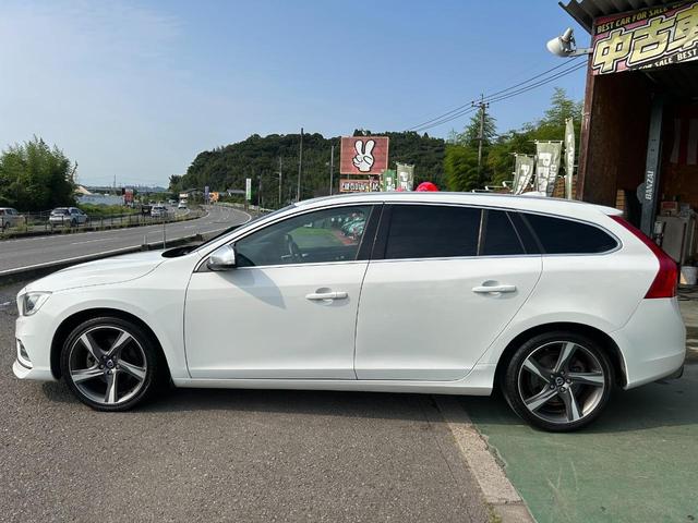 ボルボ Ｖ６０ Ｔ４ Ｒデザイン 衝突軽減ブレーキ 黒レザーシートの中古車｜グーネット中古車