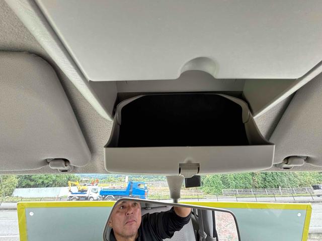 エブリイワゴン ＰＺターボスペシャル　ＥＴＣ　両側電動スライドドア　ナビ　ＴＶ　ＨＩＤ　キーレスエントリー　電動格納ミラー　ＡＴ　盗難防止システム　ＡＢＳ　ＣＤ　ＵＳＢ　アルミホイール　衝突安全ボディ　エアコン　パワーステアリング（37枚目）