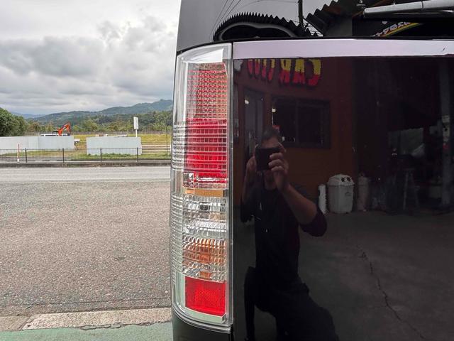エブリイワゴン ＰＺターボスペシャル　ＥＴＣ　両側電動スライドドア　ナビ　ＴＶ　ＨＩＤ　キーレスエントリー　電動格納ミラー　ＡＴ　盗難防止システム　ＡＢＳ　ＣＤ　ＵＳＢ　アルミホイール　衝突安全ボディ　エアコン　パワーステアリング（43枚目）