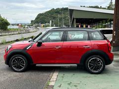 入庫後の点検・外装磨き・車内クリーニングはもちろん、お客様に納車するその時まで、日々の品質管理も厳しく行っております。 5