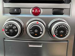 気温に合わせて直感的に操作することで、車内をいつでも快適に保てます。 7
