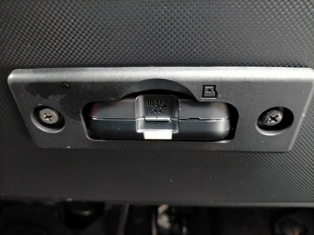 �h���C�u���R�[�_�[�̂r�c�J�[�h�̑}���̏��ł���