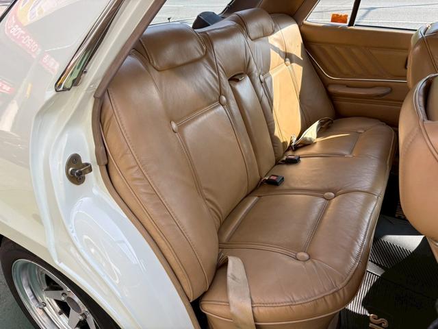 スカイライン ２０００ＧＴ－Ｅ　Ｘ　純正本革　ソレクッス４０　５速　タコアシ　マフラー　車高調（23枚目）