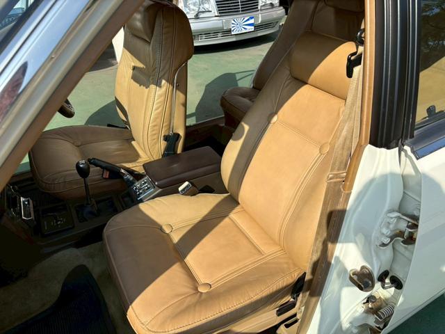 スカイライン ２０００ＧＴ－Ｅ　Ｘ　純正本革　ソレクッス４０　５速　タコアシ　マフラー　車高調（25枚目）