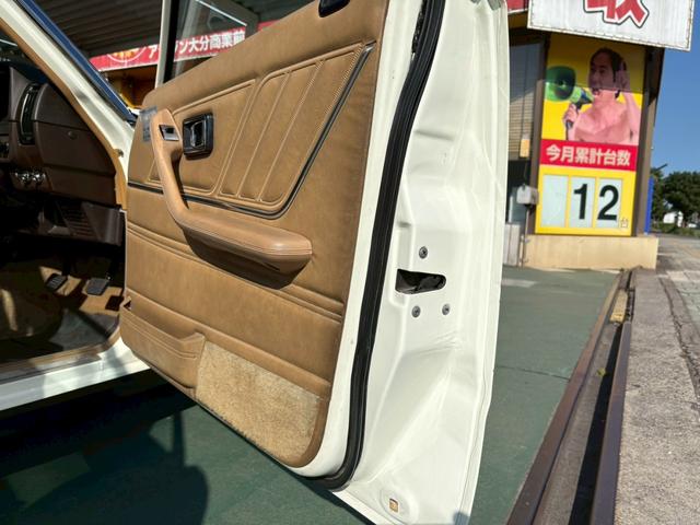 スカイライン ２０００ＧＴ－Ｅ　Ｘ　純正本革　ソレクッス４０　５速　タコアシ　マフラー　車高調（44枚目）