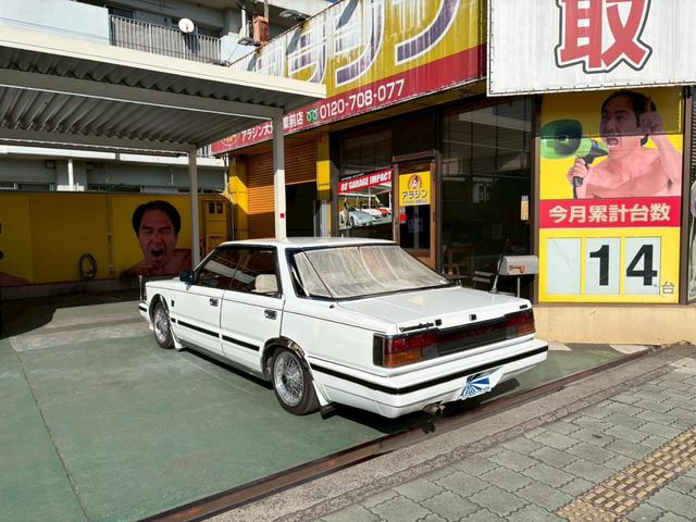 セドリック 　ＶＩＰ仕様　３ナンバー公認　当時物フォルテクスセンターロック　オリジナルマフラー　ＶＩＰふフロントパワーシート　ＶＩＰオーディオマイク　ＶＩＰライン　ＶＩＰエンブレム　３Ｌフェンダーモールドアモール（5枚目）