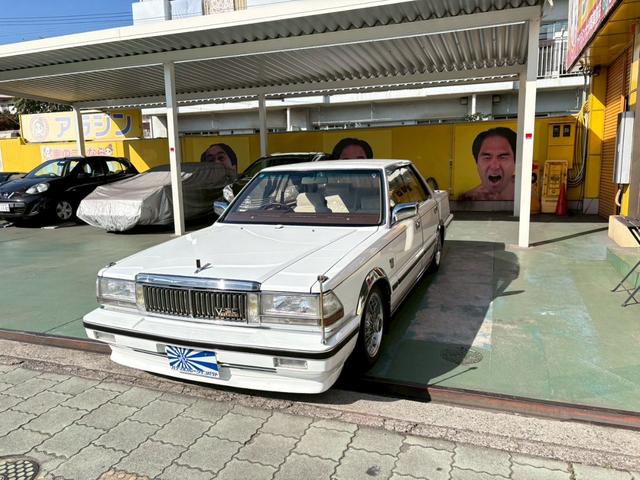 セドリック 　ＶＩＰ仕様　３ナンバー公認　当時物フォルテクスセンターロック　オリジナルマフラー　ＶＩＰふフロントパワーシート　ＶＩＰオーディオマイク　ＶＩＰライン　ＶＩＰエンブレム　３Ｌフェンダーモールドアモール（7枚目）