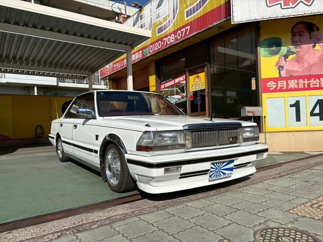 セドリック 　ＶＩＰ仕様　３ナンバー公認　当時物フォルテクスセンターロック　オリジナルマフラー　ＶＩＰふフロントパワーシート　ＶＩＰオーディオマイク　ＶＩＰライン　ＶＩＰエンブレム　３Ｌフェンダーモールドアモール（8枚目）