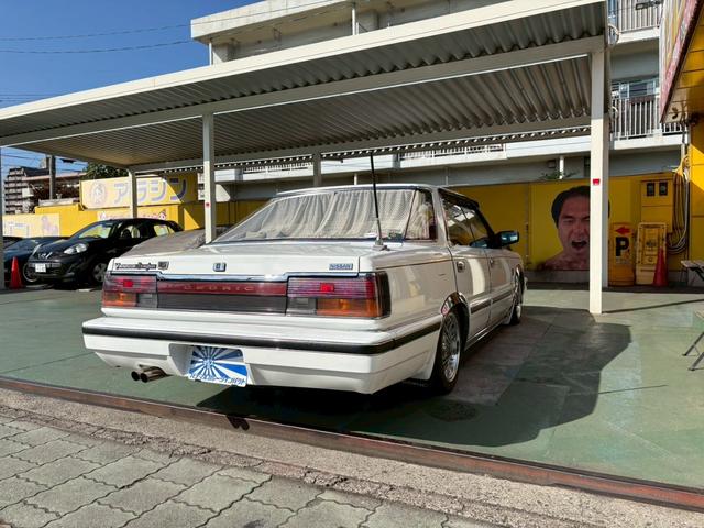 セドリック 　ＶＩＰ仕様　３ナンバー公認　当時物フォルテクスセンターロック　オリジナルマフラー　ＶＩＰふフロントパワーシート　ＶＩＰオーディオマイク　ＶＩＰライン　ＶＩＰエンブレム　３Ｌフェンダーモールドアモール（10枚目）