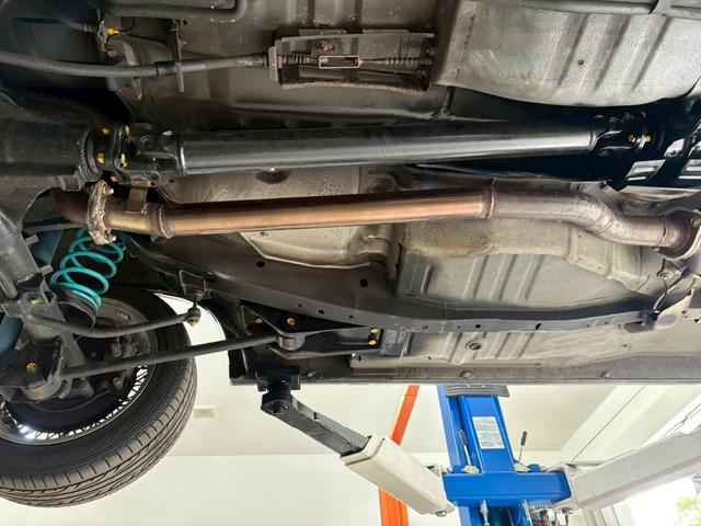 セドリック 　ＶＩＰ仕様　３ナンバー公認　当時物フォルテクスセンターロック　オリジナルマフラー　ＶＩＰふフロントパワーシート　ＶＩＰオーディオマイク　ＶＩＰライン　ＶＩＰエンブレム　３Ｌフェンダーモールドアモール（18枚目）