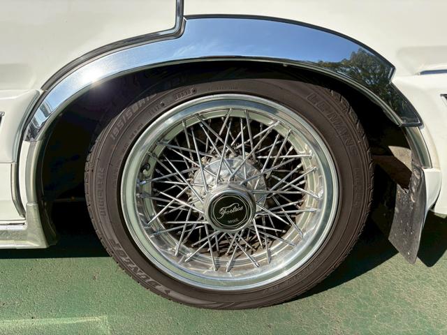 セドリック 　ＶＩＰ仕様　３ナンバー公認　当時物フォルテクスセンターロック　オリジナルマフラー　ＶＩＰふフロントパワーシート　ＶＩＰオーディオマイク　ＶＩＰライン　ＶＩＰエンブレム　３Ｌフェンダーモールドアモール（24枚目）