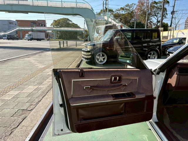 セドリック 　ＶＩＰ仕様　３ナンバー公認　当時物フォルテクスセンターロック　オリジナルマフラー　ＶＩＰふフロントパワーシート　ＶＩＰオーディオマイク　ＶＩＰライン　ＶＩＰエンブレム　３Ｌフェンダーモールドアモール（28枚目）