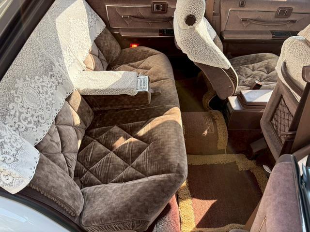 セドリック 　ＶＩＰ仕様　３ナンバー公認　当時物フォルテクスセンターロック　オリジナルマフラー　ＶＩＰふフロントパワーシート　ＶＩＰオーディオマイク　ＶＩＰライン　ＶＩＰエンブレム　３Ｌフェンダーモールドアモール（31枚目）