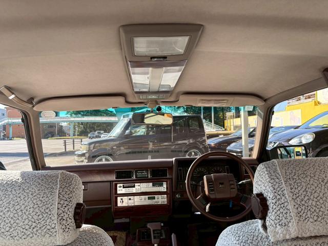 セドリック 　ＶＩＰ仕様　３ナンバー公認　当時物フォルテクスセンターロック　オリジナルマフラー　ＶＩＰふフロントパワーシート　ＶＩＰオーディオマイク　ＶＩＰライン　ＶＩＰエンブレム　３Ｌフェンダーモールドアモール（32枚目）