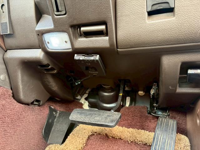 セドリック 　ＶＩＰ仕様　３ナンバー公認　当時物フォルテクスセンターロック　オリジナルマフラー　ＶＩＰふフロントパワーシート　ＶＩＰオーディオマイク　ＶＩＰライン　ＶＩＰエンブレム　３Ｌフェンダーモールドアモール（34枚目）