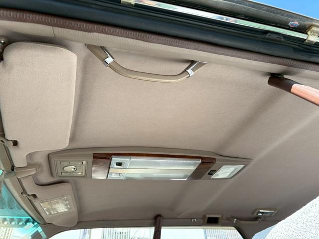 セドリック 　ＶＩＰ仕様　３ナンバー公認　当時物フォルテクスセンターロック　オリジナルマフラー　ＶＩＰふフロントパワーシート　ＶＩＰオーディオマイク　ＶＩＰライン　ＶＩＰエンブレム　３Ｌフェンダーモールドアモール（35枚目）