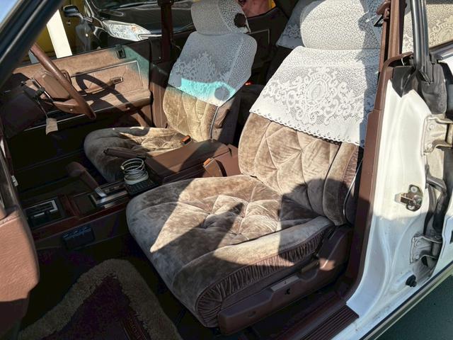 セドリック 　ＶＩＰ仕様　３ナンバー公認　当時物フォルテクスセンターロック　オリジナルマフラー　ＶＩＰふフロントパワーシート　ＶＩＰオーディオマイク　ＶＩＰライン　ＶＩＰエンブレム　３Ｌフェンダーモールドアモール（37枚目）