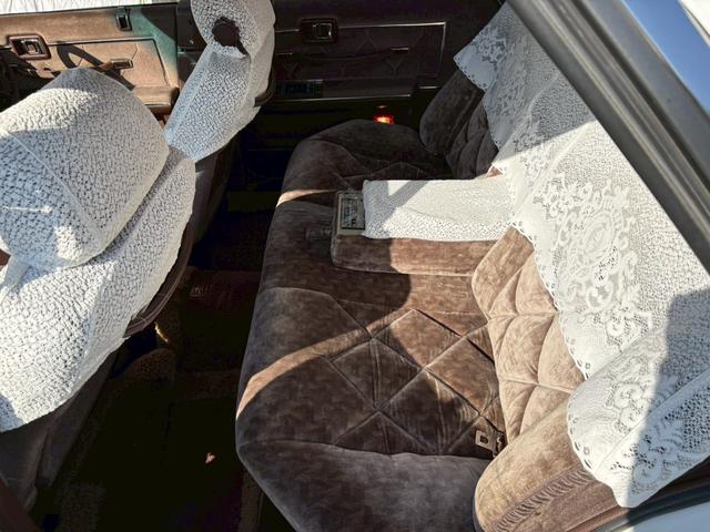 セドリック 　ＶＩＰ仕様　３ナンバー公認　当時物フォルテクスセンターロック　オリジナルマフラー　ＶＩＰふフロントパワーシート　ＶＩＰオーディオマイク　ＶＩＰライン　ＶＩＰエンブレム　３Ｌフェンダーモールドアモール（41枚目）