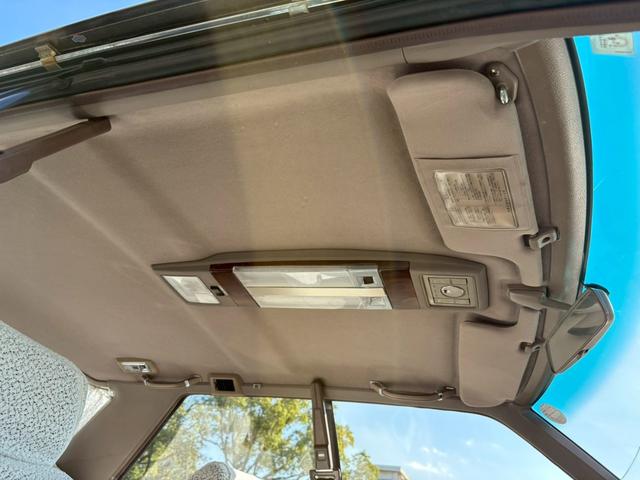 セドリック 　ＶＩＰ仕様　３ナンバー公認　当時物フォルテクスセンターロック　オリジナルマフラー　ＶＩＰふフロントパワーシート　ＶＩＰオーディオマイク　ＶＩＰライン　ＶＩＰエンブレム　３Ｌフェンダーモールドアモール（44枚目）