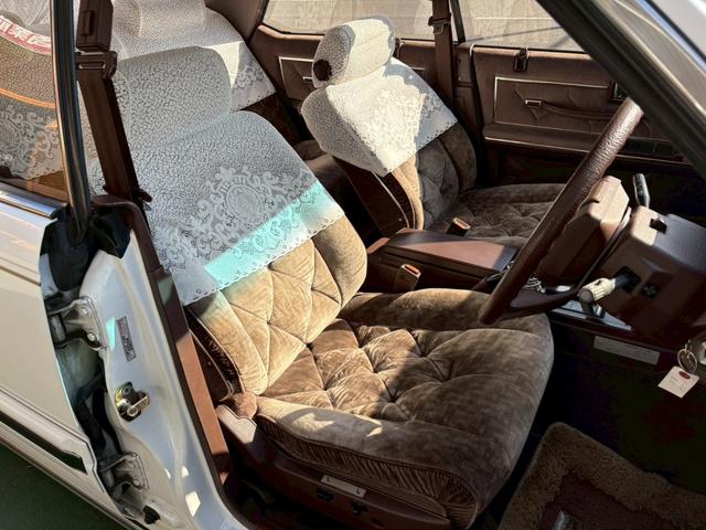 セドリック 　ＶＩＰ仕様　３ナンバー公認　当時物フォルテクスセンターロック　オリジナルマフラー　ＶＩＰふフロントパワーシート　ＶＩＰオーディオマイク　ＶＩＰライン　ＶＩＰエンブレム　３Ｌフェンダーモールドアモール（48枚目）