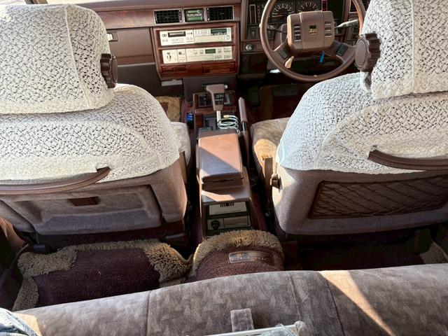 セドリック 　ＶＩＰ仕様　３ナンバー公認　当時物フォルテクスセンターロック　オリジナルマフラー　ＶＩＰふフロントパワーシート　ＶＩＰオーディオマイク　ＶＩＰライン　ＶＩＰエンブレム　３Ｌフェンダーモールドアモール（49枚目）