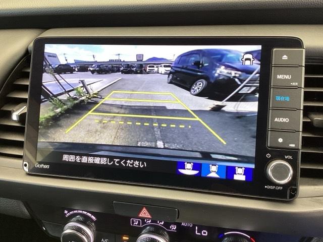 フィット ｅ：ＨＥＶホーム　純正メモリーナビ　ドラレコ　リアカメラ　前後誤発進抑制機能　クリソナ　助手席エアバッグ　運転席エアバッグ　アイドリングストップ　ＬＥＤライト　ＵＳＢ接続　バックカメラ　ＡＢＳ　サイドエアバッグ　記録簿（12枚目）