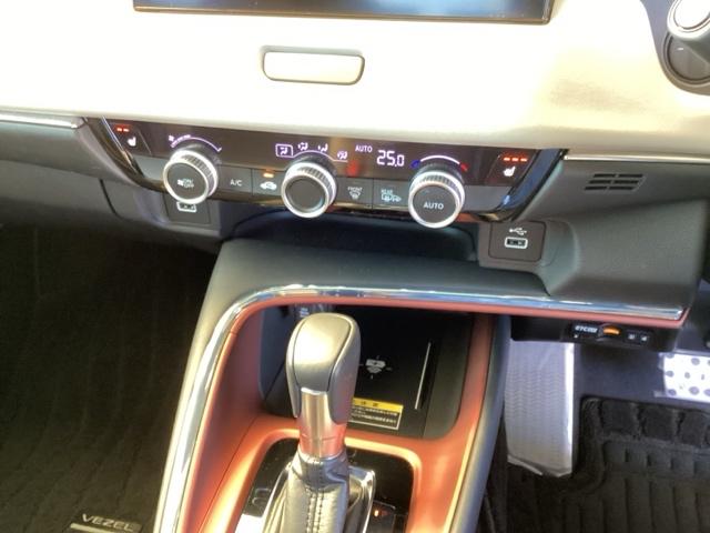 ヴェゼル e:HEVPLaY メモリーナビ ドラレコ ETC 衝突被害軽減ブレーキ カーテンエアバッグ 盗難防止装置 アイドルストップ ABS ESC フルオートエアコン リアカメラ シートヒータ エアバッグ Aライト 記録簿(17枚目)