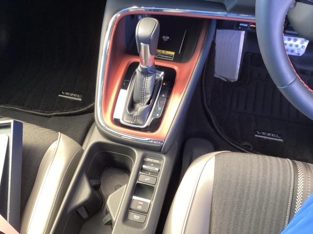 ヴェゼル e:HEVPLaY メモリーナビ ドラレコ ETC 衝突被害軽減ブレーキ カーテンエアバッグ 盗難防止装置 アイドルストップ ABS ESC フルオートエアコン リアカメラ シートヒータ エアバッグ Aライト 記録簿(18枚目)