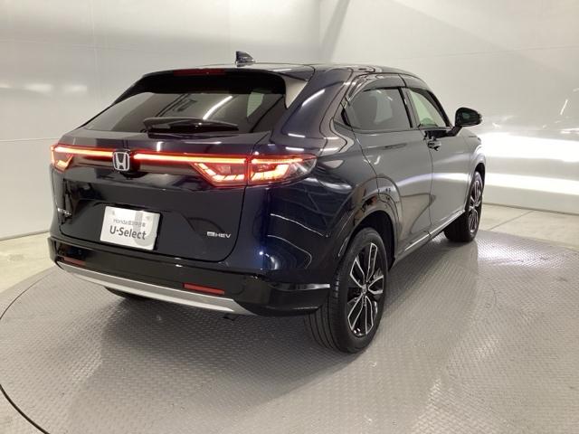 ヴェゼル ｅ：ＨＥＶＺ　メモリーナビ　ドラレコ　ＥＴＣ　衝突回避支援ブレーキ機能　スマキ　Ｐトランク　フルオートエアコン　Ｄレコ　エアバッグ　両席エアバック　Ｒカメ　パワーウィンドウ　ＬＥＤランプ　ソナー　クルーズＣ　ＵＳＢ（8枚目）