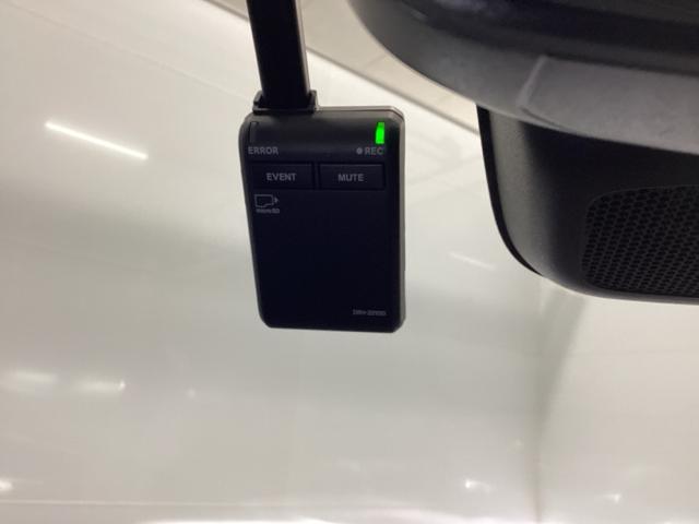 ヴェゼル ｅ：ＨＥＶＺ　メモリーナビ　ドラレコ　ＥＴＣ　衝突回避支援ブレーキ機能　スマキ　Ｐトランク　フルオートエアコン　Ｄレコ　エアバッグ　両席エアバック　Ｒカメ　パワーウィンドウ　ＬＥＤランプ　ソナー　クルーズＣ　ＵＳＢ（12枚目）