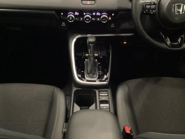 ヴェゼル ｅ：ＨＥＶＺ　メモリーナビ　ドラレコ　ＥＴＣ　衝突回避支援ブレーキ機能　スマキ　Ｐトランク　フルオートエアコン　Ｄレコ　エアバッグ　両席エアバック　Ｒカメ　パワーウィンドウ　ＬＥＤランプ　ソナー　クルーズＣ　ＵＳＢ（27枚目）