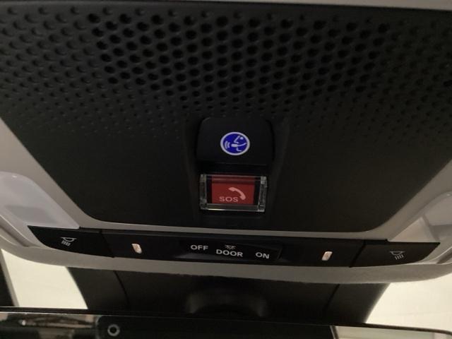 ヴェゼル ｅ：ＨＥＶＺ　メモリーナビ　ドラレコ　ＥＴＣ　衝突回避支援ブレーキ機能　スマキ　Ｐトランク　フルオートエアコン　Ｄレコ　エアバッグ　両席エアバック　Ｒカメ　パワーウィンドウ　ＬＥＤランプ　ソナー　クルーズＣ　ＵＳＢ（38枚目）