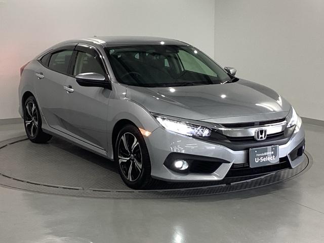 シビック セダン　純正メモリーナビ　本革パワーシート　サイドエアバッグ　ＤＶＤ視聴可能　横滑り防止装置　ＵＳＢ　地デジＴＶ　リアカメラ　クルーズコントロール　アイドリングストップ　スマキー　前席シートヒーター　ＡＢＳ（7枚目）