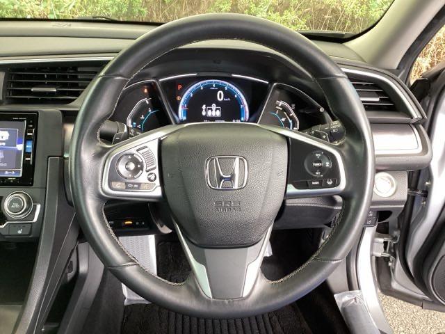 シビック セダン　純正メモリーナビ　本革パワーシート　サイドエアバッグ　ＤＶＤ視聴可能　横滑り防止装置　ＵＳＢ　地デジＴＶ　リアカメラ　クルーズコントロール　アイドリングストップ　スマキー　前席シートヒーター　ＡＢＳ（14枚目）