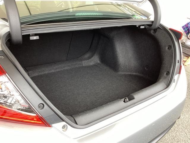 シビック セダン　純正メモリーナビ　本革パワーシート　サイドエアバッグ　ＤＶＤ視聴可能　横滑り防止装置　ＵＳＢ　地デジＴＶ　リアカメラ　クルーズコントロール　アイドリングストップ　スマキー　前席シートヒーター　ＡＢＳ（18枚目）