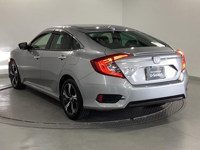 シビック セダン　純正メモリーナビ　本革パワーシート　サイドエアバッグ　ＤＶＤ視聴可能　横滑り防止装置　ＵＳＢ　地デジＴＶ　リアカメラ　クルーズコントロール　アイドリングストップ　スマキー　前席シートヒーター　ＡＢＳ（27枚目）