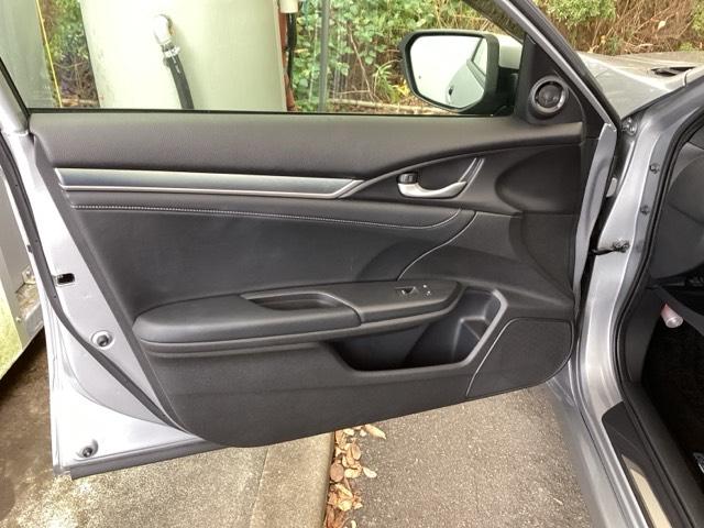 シビック セダン　純正メモリーナビ　本革パワーシート　サイドエアバッグ　ＤＶＤ視聴可能　横滑り防止装置　ＵＳＢ　地デジＴＶ　リアカメラ　クルーズコントロール　アイドリングストップ　スマキー　前席シートヒーター　ＡＢＳ（34枚目）