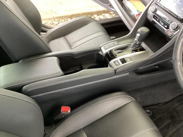 シビック セダン　純正メモリーナビ　本革パワーシート　サイドエアバッグ　ＤＶＤ視聴可能　横滑り防止装置　ＵＳＢ　地デジＴＶ　リアカメラ　クルーズコントロール　アイドリングストップ　スマキー　前席シートヒーター　ＡＢＳ（40枚目）