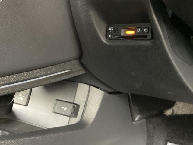 シビック セダン　純正メモリーナビ　本革パワーシート　サイドエアバッグ　ＤＶＤ視聴可能　横滑り防止装置　ＵＳＢ　地デジＴＶ　リアカメラ　クルーズコントロール　アイドリングストップ　スマキー　前席シートヒーター　ＡＢＳ（45枚目）