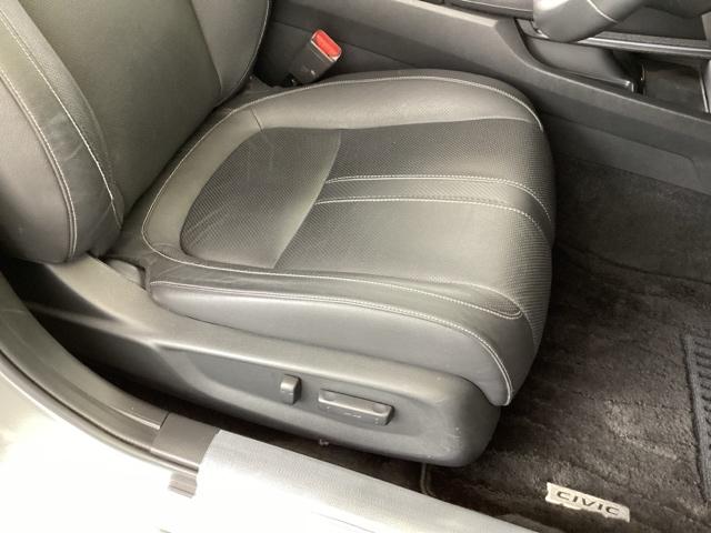 シビック セダン　純正メモリーナビ　本革パワーシート　サイドエアバッグ　ＤＶＤ視聴可能　横滑り防止装置　ＵＳＢ　地デジＴＶ　リアカメラ　クルーズコントロール　アイドリングストップ　スマキー　前席シートヒーター　ＡＢＳ（57枚目）