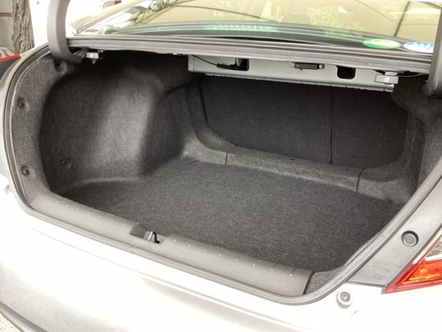 シビック セダン　純正メモリーナビ　本革パワーシート　サイドエアバッグ　ＤＶＤ視聴可能　横滑り防止装置　ＵＳＢ　地デジＴＶ　リアカメラ　クルーズコントロール　アイドリングストップ　スマキー　前席シートヒーター　ＡＢＳ（62枚目）