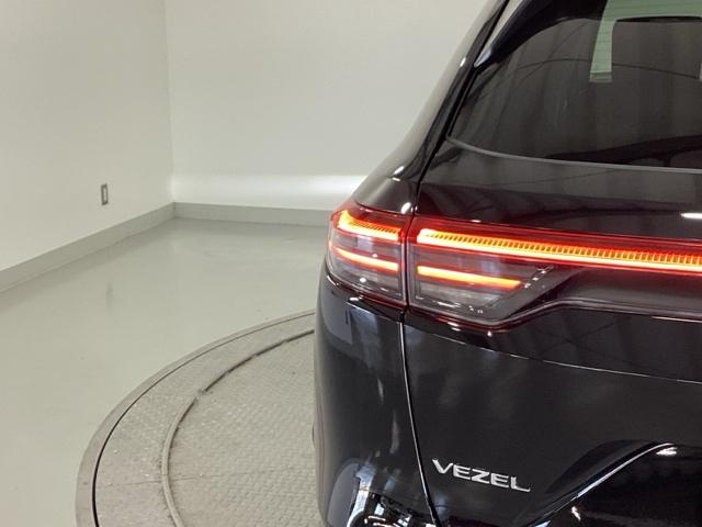 ヴェゼル e:HEVZ 純正ナビ フルセグ リアカメラ 衝突回避支援ブレーキ機能 スマキ Pトランク フルオートエアコン エアバッグ 両席エアバック Rカメ パワーウィンドウ LEDランプ ソナー クルーズC ナビ&TV(33枚目)