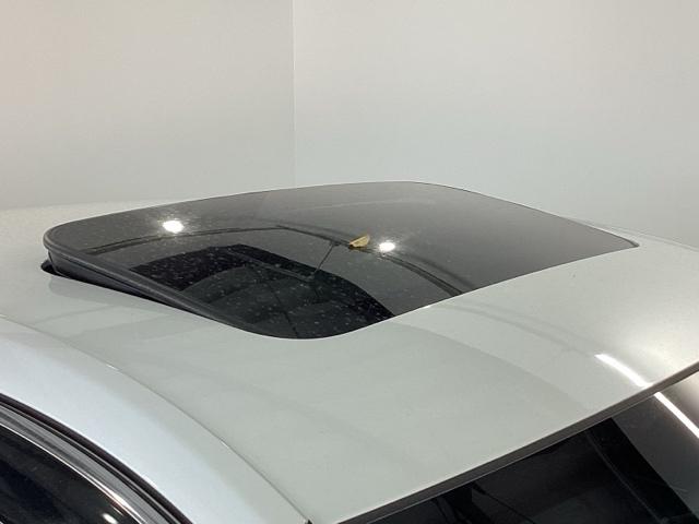 アコード ＥＸ　純正メモリーナビ　本革Ｐシート　Ｓルーフ　カーテンエアバッグ　イモビ　追突軽減ブレーキ　オートエアコン　ＬＥＤヘッドライト　パワ－シ－ト　皮シート　横滑り防止装置　地デジフルセグ　スマキー　ＵＳＢ接続（7枚目）