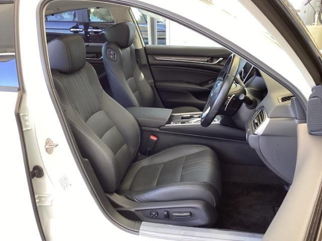 アコード ＥＸ　純正メモリーナビ　本革Ｐシート　Ｓルーフ　カーテンエアバッグ　イモビ　追突軽減ブレーキ　オートエアコン　ＬＥＤヘッドライト　パワ－シ－ト　皮シート　横滑り防止装置　地デジフルセグ　スマキー　ＵＳＢ接続（17枚目）